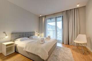 Апартаменты Dom & House - Apartments Old Town Szafarnia Гданьск One-Bedroom Apartment with River View and Balcony (4 Adults)-7