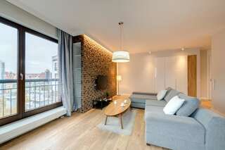 Апартаменты Dom & House - Apartments Old Town Szafarnia Гданьск One-Bedroom Apartment with River View and Balcony (4 Adults)-9